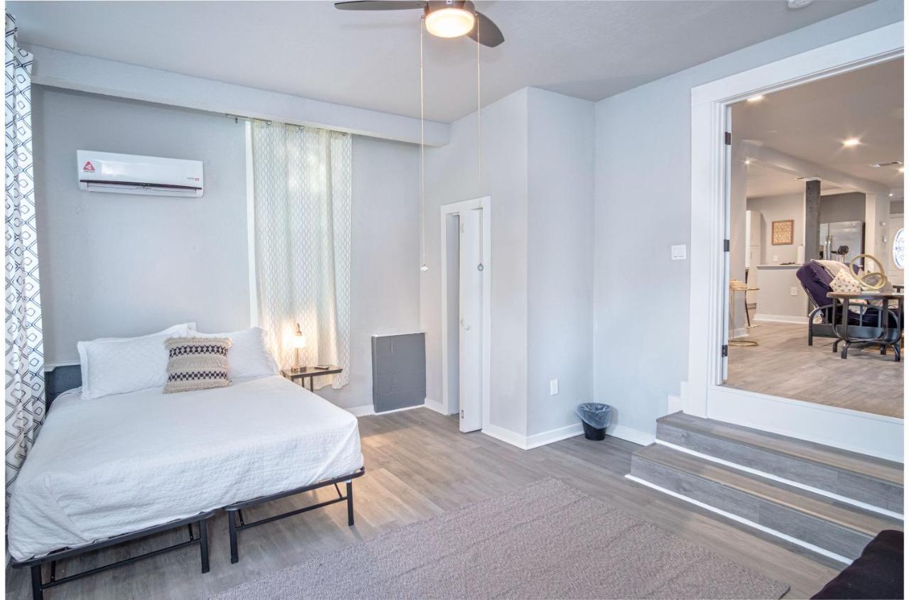 Stylish 4 Br2Ba Renovated Home Near Downtown San Antonio Exterior photo